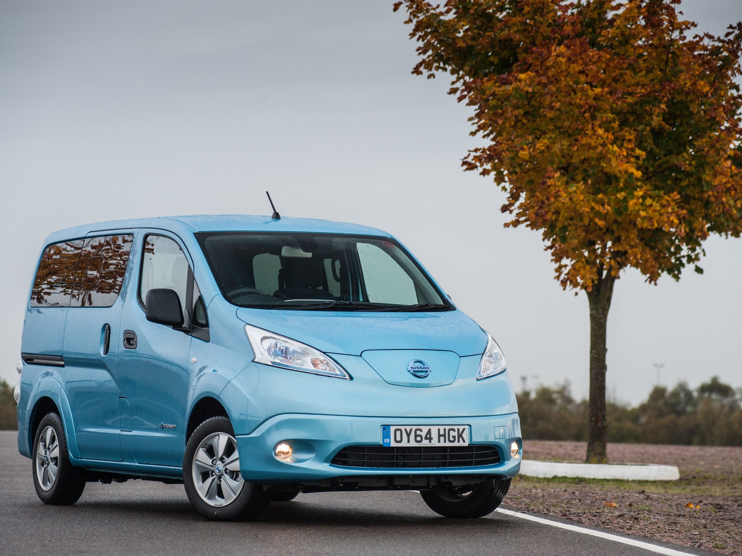 Е ниссан. Nissan e-nv200. Nissan nv200 Combi. Nv200 Nissan электро. Ниссан ЕНВ 200.