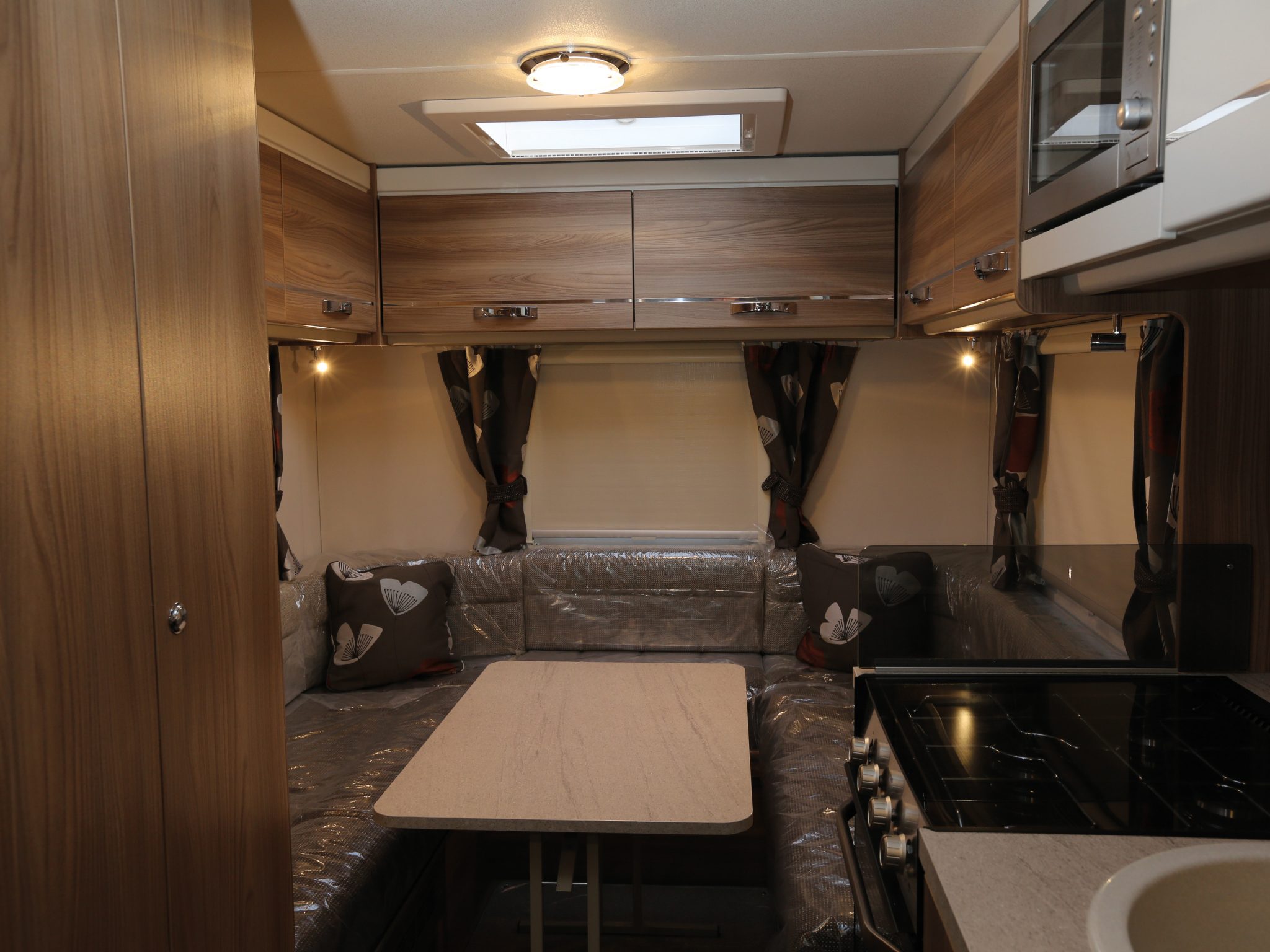 used-2016-swift-escape-622-for-sale-130bhp-2-berth-continental