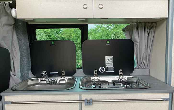 The side kitchen with a two-burner gas hob