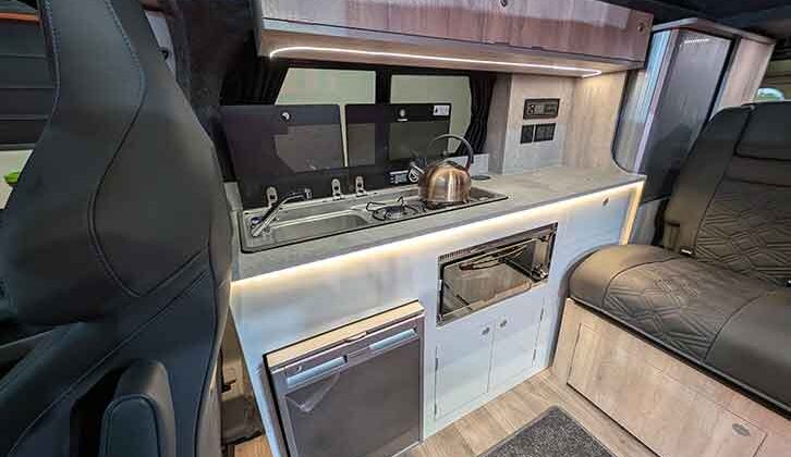 The kitchen in the GT