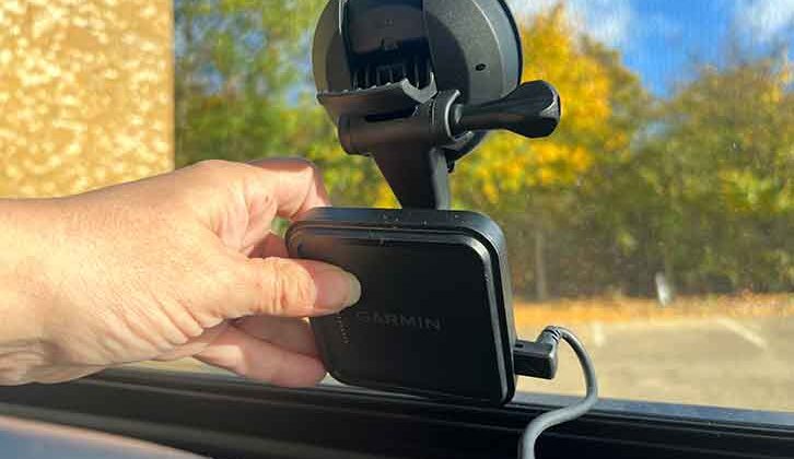 Attaching the mount to the windscreen