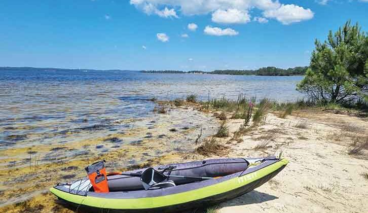 A kayak by Lac d’Hourtin